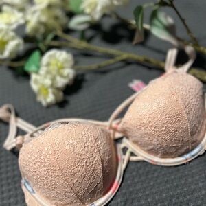 Victoria's Secret Peach Lace Bra